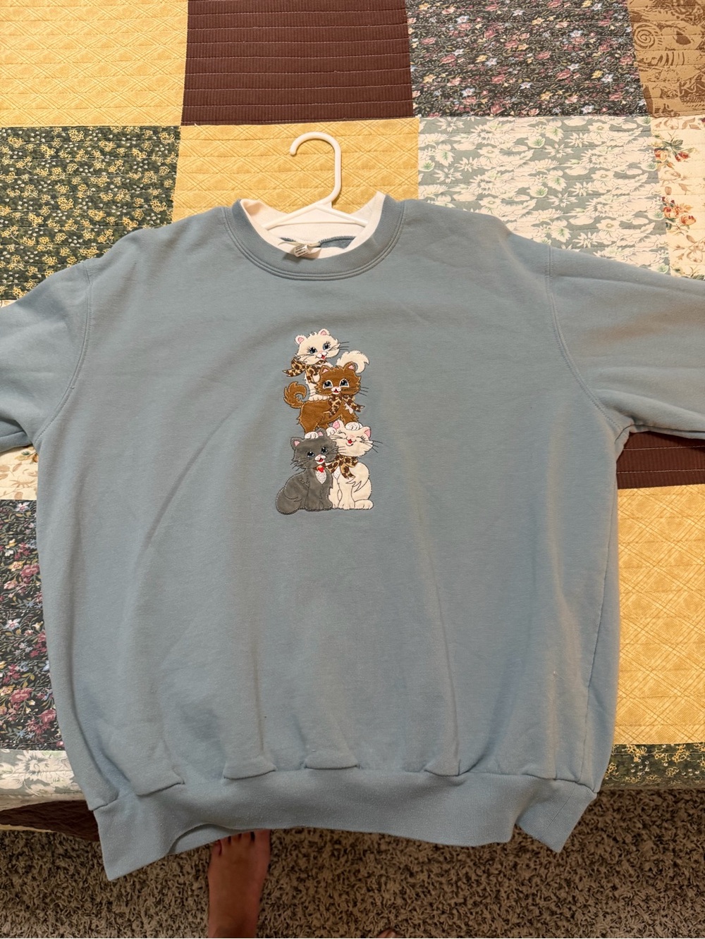 Vintage light Blue Crewneck Sweatshirt with Stacked Kitten Embroidery
